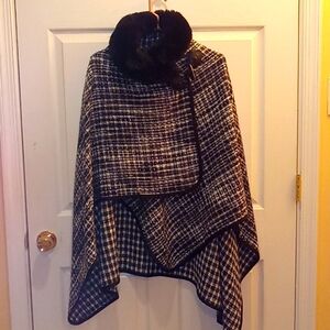 Jones NY wrap with faux fur collar